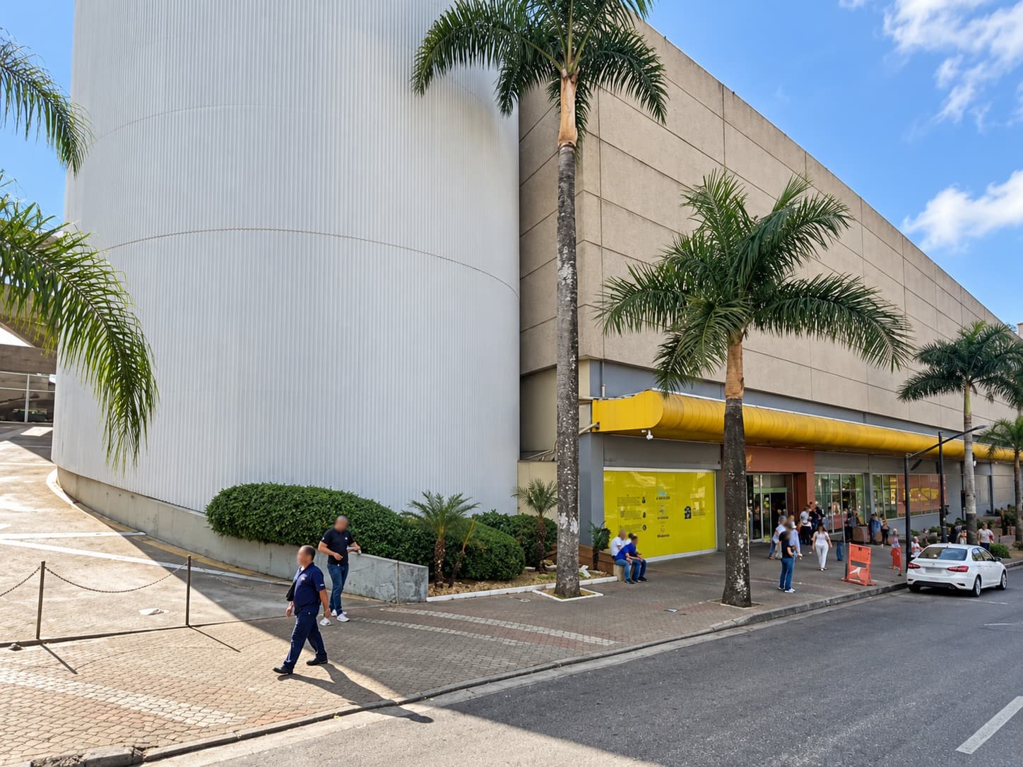 Front of Via Shopping